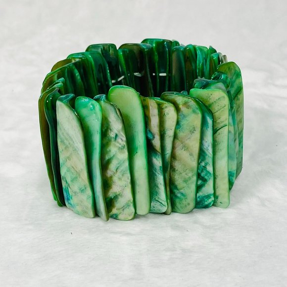Shades of Green Mother of Pearl Stretch Bracelet - Picture 1 of 3